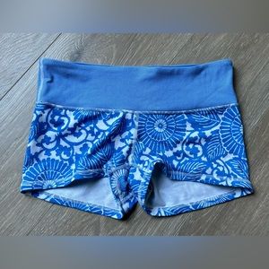 Lululemon boogie shorts in blue floral/stripe print